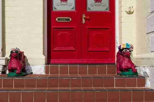 Same Day Doorstep Loans front door and door steps