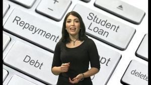girl talking about the best loans