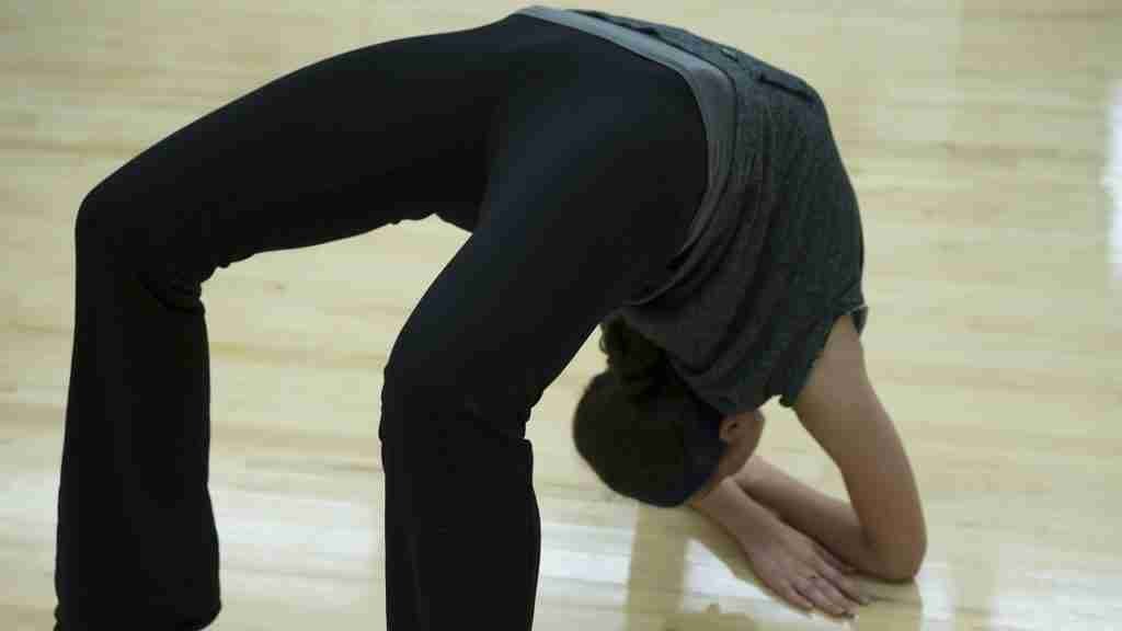flexy loans flexible girl doing exercises